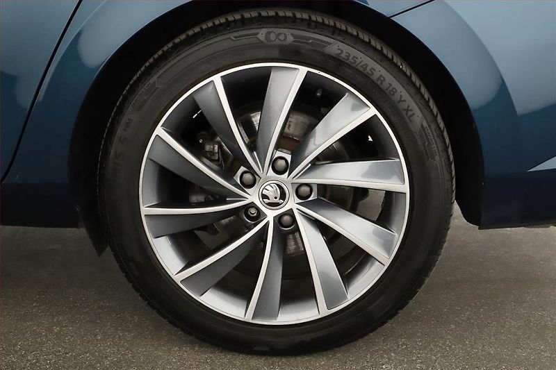 Škoda Superb (2018) Laurin&Klement 2.0 TDI 4x4 - fotka 18 z 18
