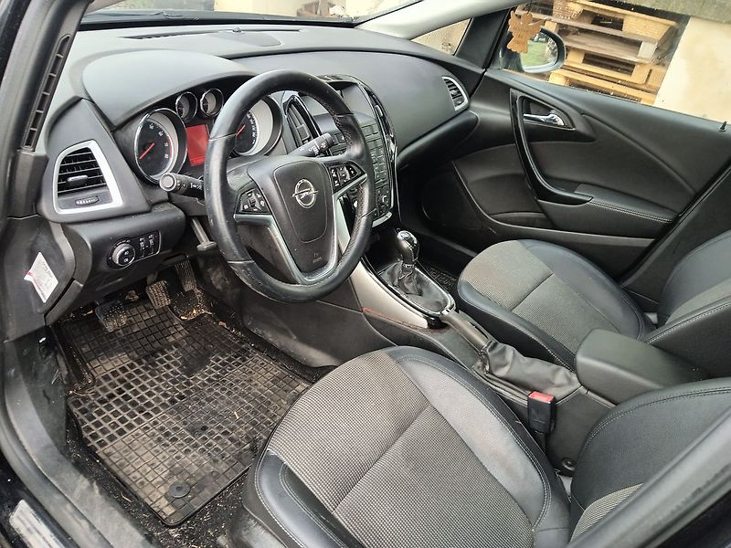 Opel Astra 1.4i Turbo Cosmo LPG - fotka 9 z 29