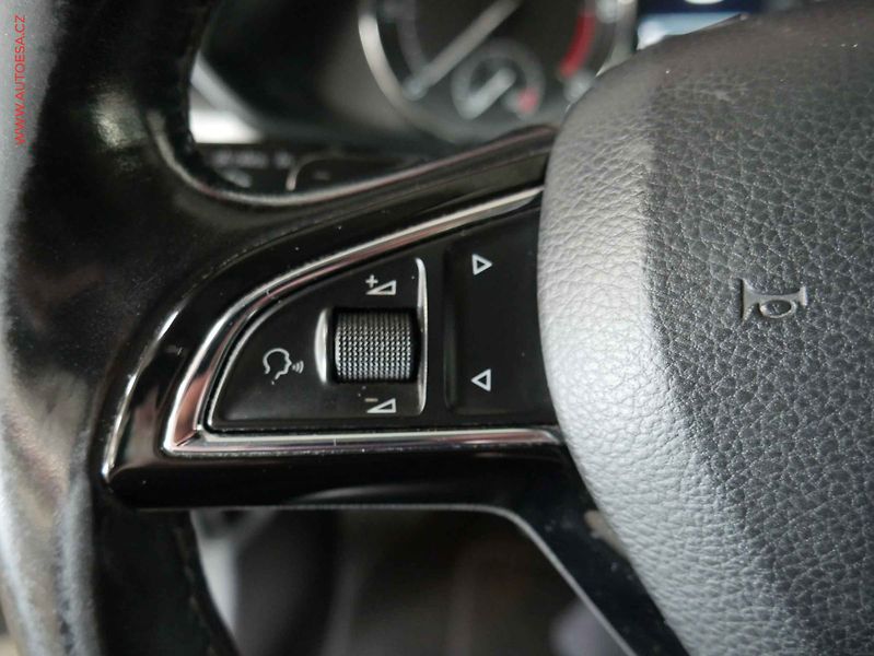Škoda Superb (2018) 2.0 TDi 4x4, DSG, navi, bixen - fotka 12 z 22