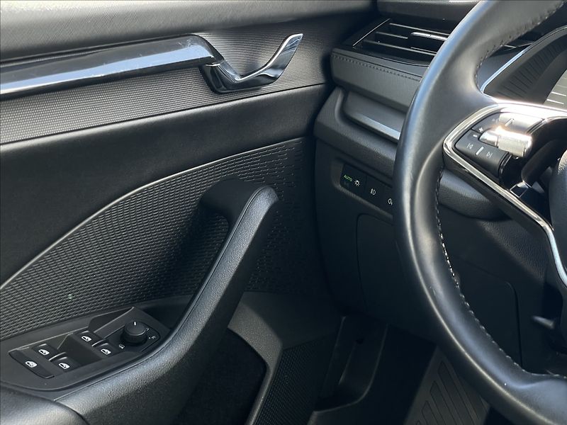 Škoda Octavia 2,0 TDI Ambition Plus LED+PDC - fotka 14 z 23