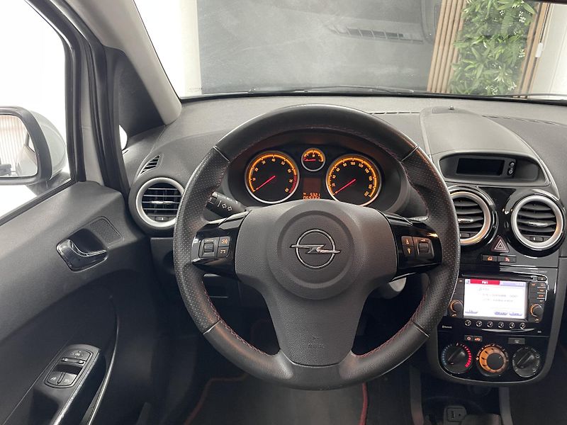 Opel Corsa 1.2 i AUTOMAT REZERVACE  - fotka 19 z 20