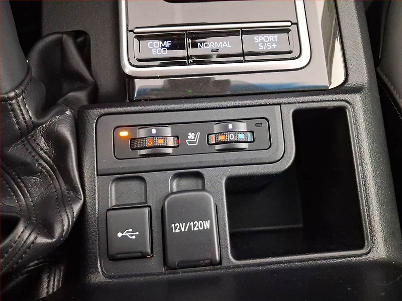 Toyota Land Cruiser (2023) 2.8 D-4D - fotka 23 z 28