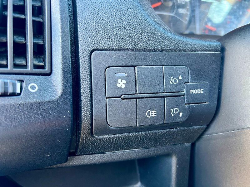 Peugeot Boxer (2015) 2.2d 96 kW 6 míst L3H2 - fotka 18 z 19