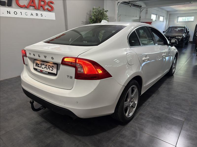 Volvo S60 1,6   T3 SUMMUM XENON BLIS - fotka 5 z 33
