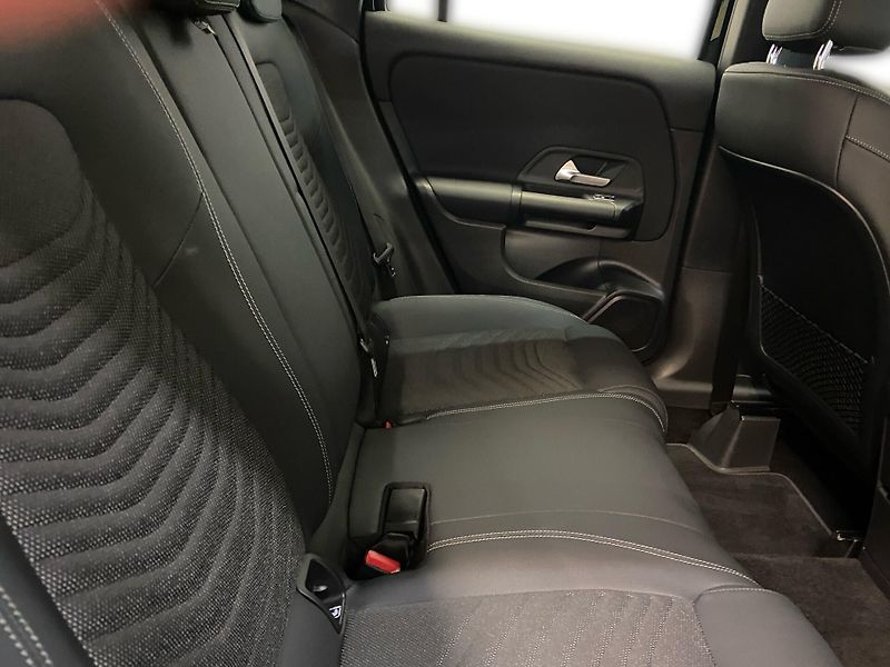 Mercedes-Benz GLA 180 LED Kamera Vyhř.Volant - fotka 11 z 13