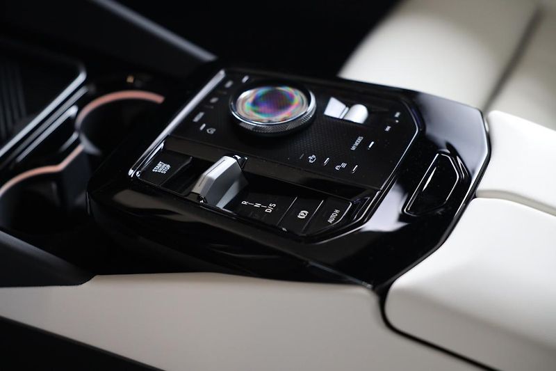 BMW Řada 5 540d xDrive Touring - fotka 12 z 18