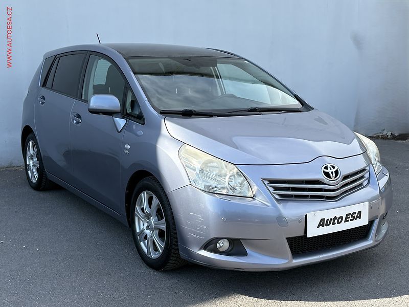 Toyota Verso (2011) 2.2 D-CAT, Xenon, panor. - fotografie inzerátu