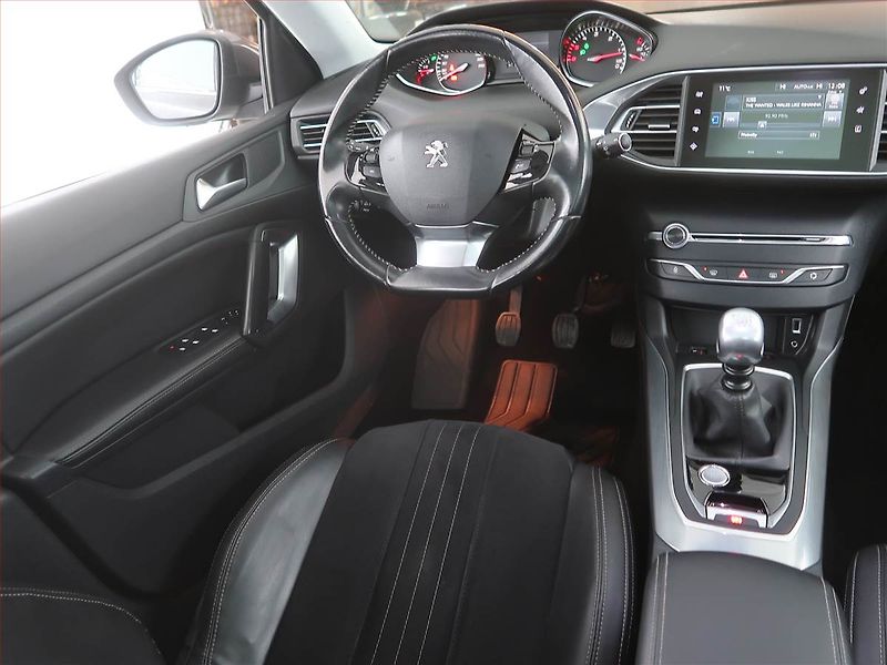 Peugeot 308 (2016) 2.0 BlueHDi, Navi, Tempomat - fotka 7 z 23