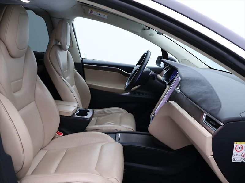 Tesla Model X 90D 386kW Tažné SoH 83,4% - fotka 14 z 32