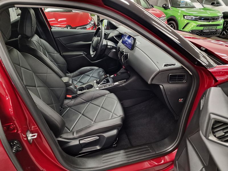 DS Automobiles DS3 Crossback (2023) 54 kWh Exclusive | Záruka - fotka 28 z 58