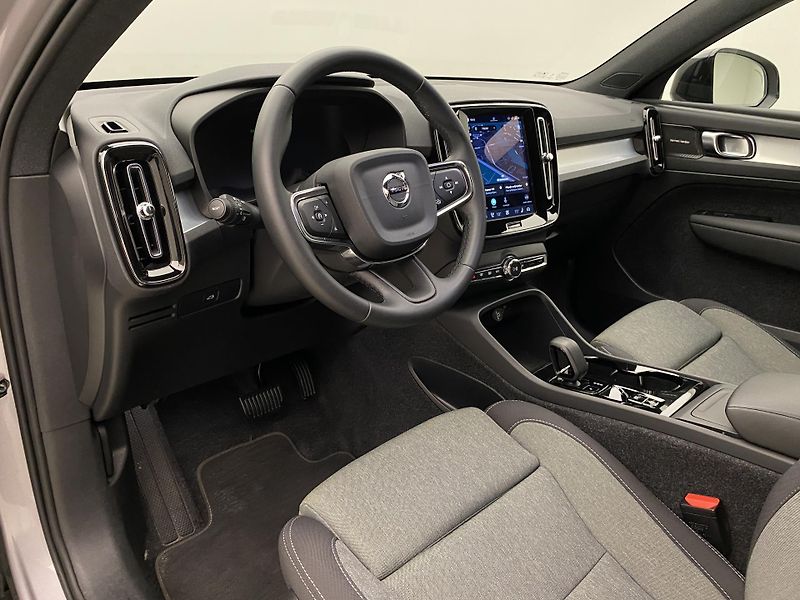Volvo XC40 B3 AUT DARK PLUS - fotka 23 z 62