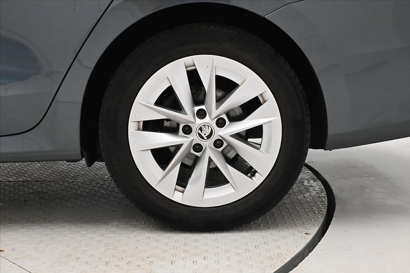 Škoda Octavia 2,0 TDI 110 KW DSG STYLE Záruk - fotka 31 z 31