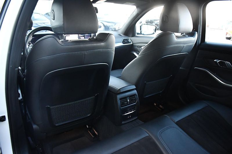 BMW Řada 3 320d xDrive M-SPORT ČR 1.M - fotka 18 z 51