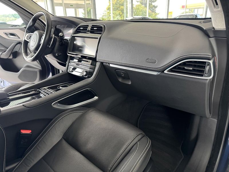 Jaguar F-Pace 30d S*AWD*Max.Výb*REZERVACE! - fotka 13 z 43