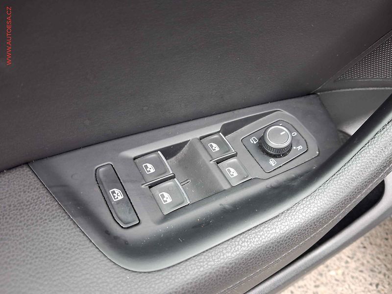Volkswagen Passat (2019) 1.5TSi, ČR, Highline, LED - fotka 13 z 19