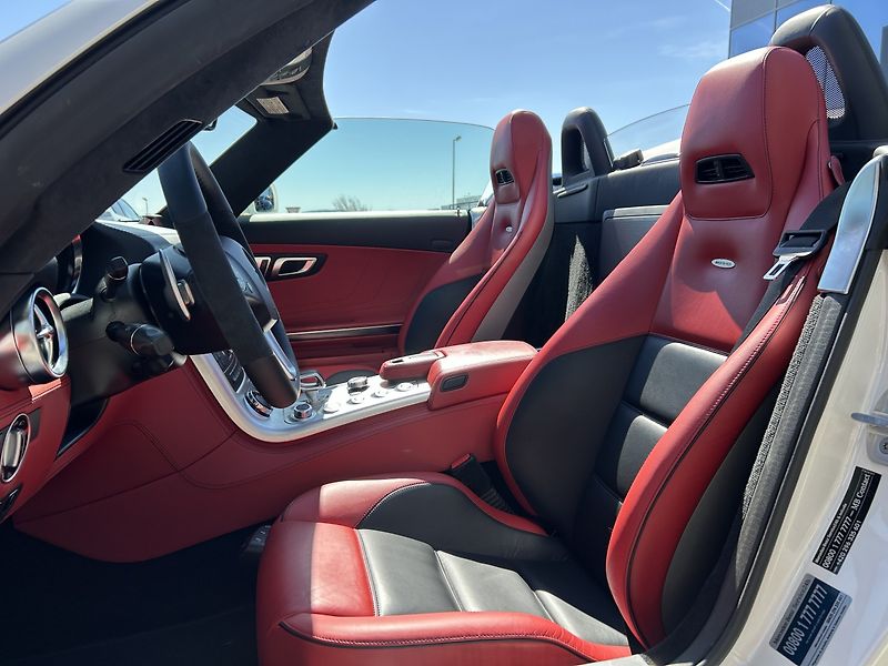 Mercedes-Benz SLS AMG 6.3 V8 Roadster - fotka 18 z 35