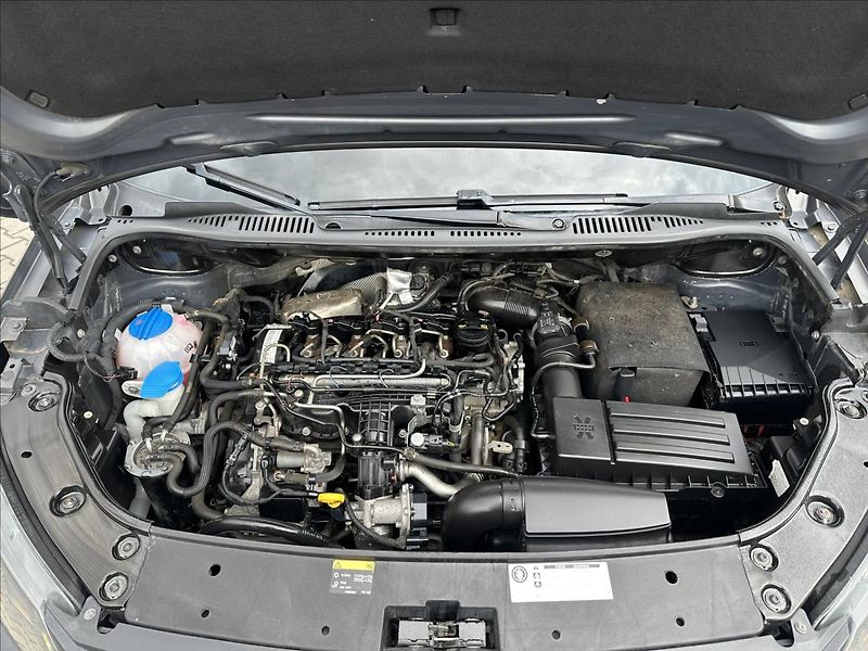 Volkswagen Caddy 1,6 TDI MAXI 7.MÍST REZERVACE - fotka 11 z 21