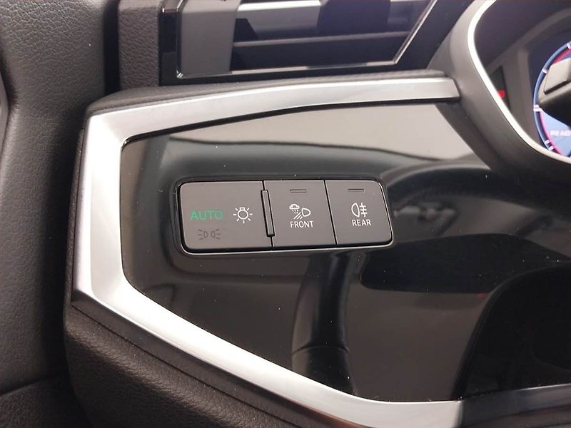 Audi Q3 (2020) basis 35 TFSI - fotka 18 z 26