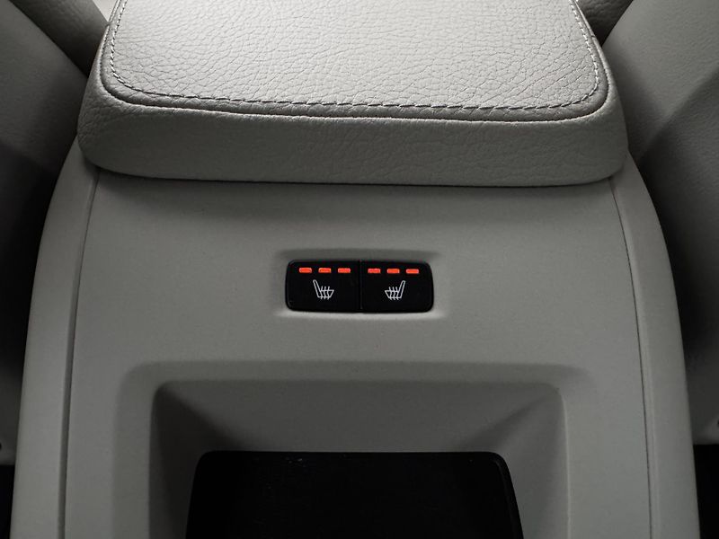 Volvo V90 CC D4 AWD MOMENTUM AUT - fotka 25 z 46