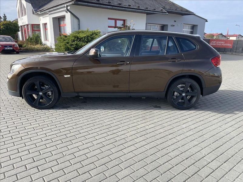 BMW X1 2,0 d X-Drive 130kw Xenon Klim - fotka 28 z 32
