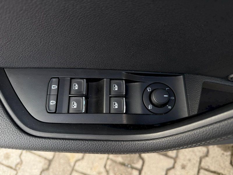 Škoda Superb (2022) 2.0 TSI 206 kW DSG 4x4 L&K - fotka 13 z 29