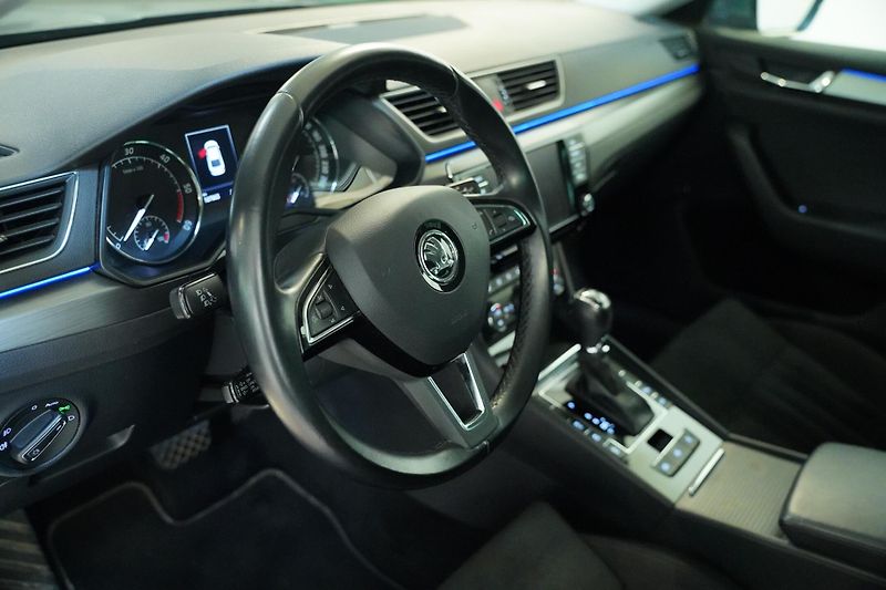Škoda Superb - fotka 14 z 28