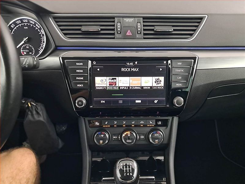 Škoda Superb (2016) 2.0 TDI, Navi, Bi-Xenony - fotka 12 z 18