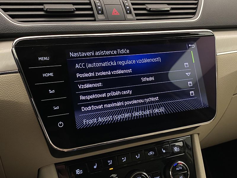 Škoda Superb COMBI 2.0TDI L&K DSG CZ - fotka 49 z 64