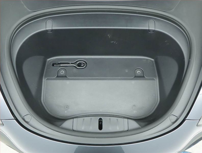 Tesla Model 3 (2019) Long Range 4WD 82kWh, SoH 86% - fotka 20 z 22
