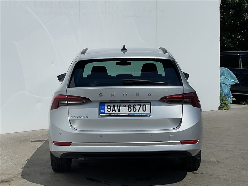 Škoda Octavia 2,0 TDI Combi Ambtion Plus LED - fotka 23 z 24