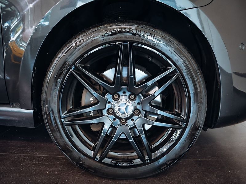 Mercedes-Benz Třídy V V 300d AMG 4MATIC, Panorama - fotka 29 z 29