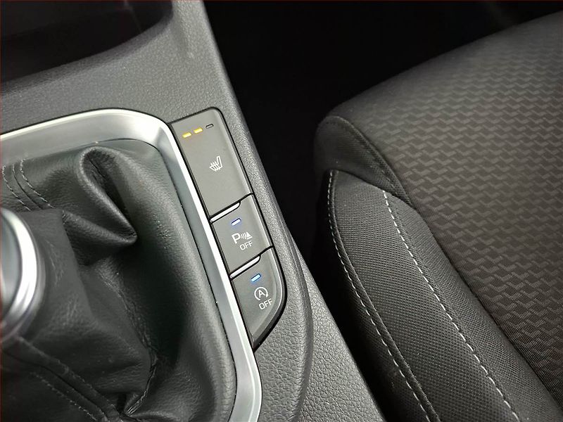 Hyundai i30 (2017) 1.6 CRDi, Navi, Tempomat - fotka 16 z 19