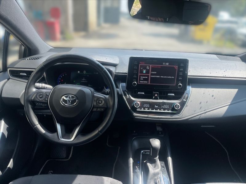 Toyota Corolla 1,8 HEV Comfort AT - fotka 9 z 11