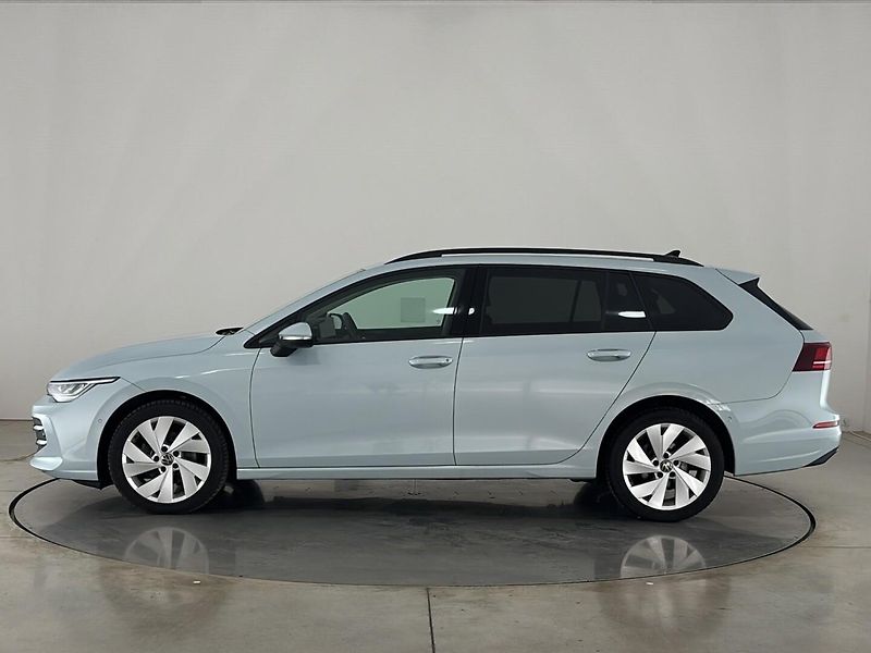 Volkswagen Golf Life DSG - fotka 3 z 29