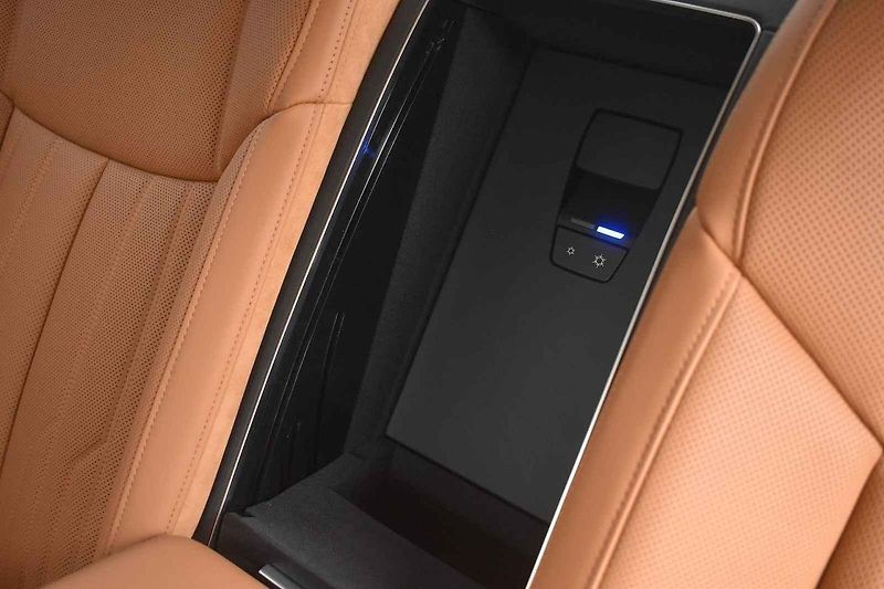 Audi A8 L budeme vídat třeba v diplomatických čtvrtích