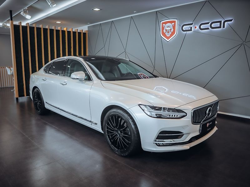 Volvo S90 2.0 D5 AWD Inscription 173kW - fotka 3 z 23