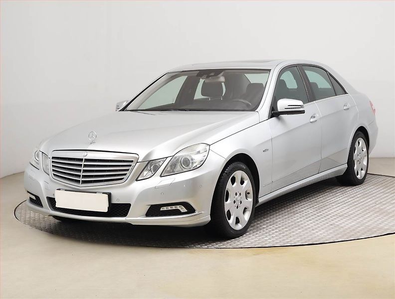 Mercedes-Benz Třídy E (2009) E 350 CDI, Automat, Navi - fotka 2 z 23