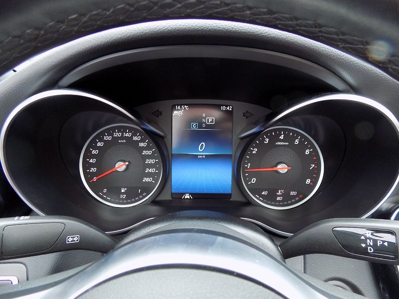Mercedes-Benz Třídy C (2021) 400/AMG-Line/4-M/Full-Led/ - fotka 32 z 44