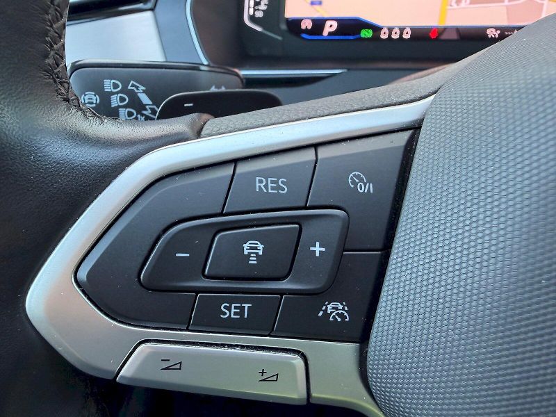 Volkswagen Passat (2021) 2.0 TDI 110kW R-LINE - fotka 12 z 35