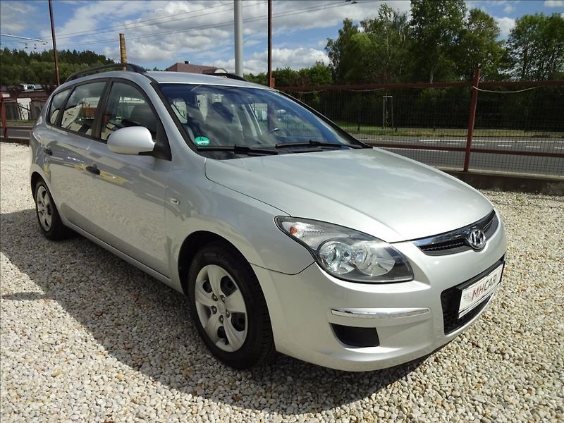 Hyundai i30 1,4i 16V 80kW LPG COMBI - fotka 8 z 46