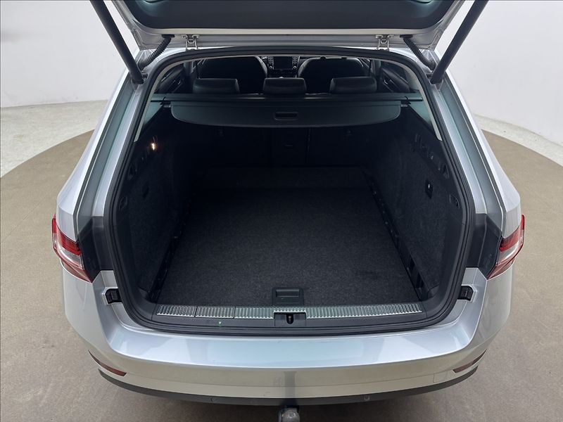 Škoda Superb 2,0 DSG L&K DPH NZ.TOP DCC TZ - fotka 49 z 49