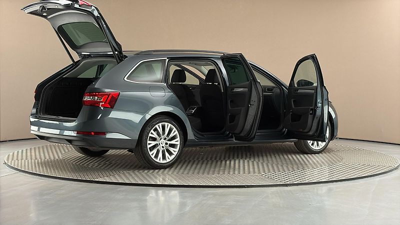 Škoda Superb 2.0 TDI DSG Ambition Combi - fotka 6 z 29