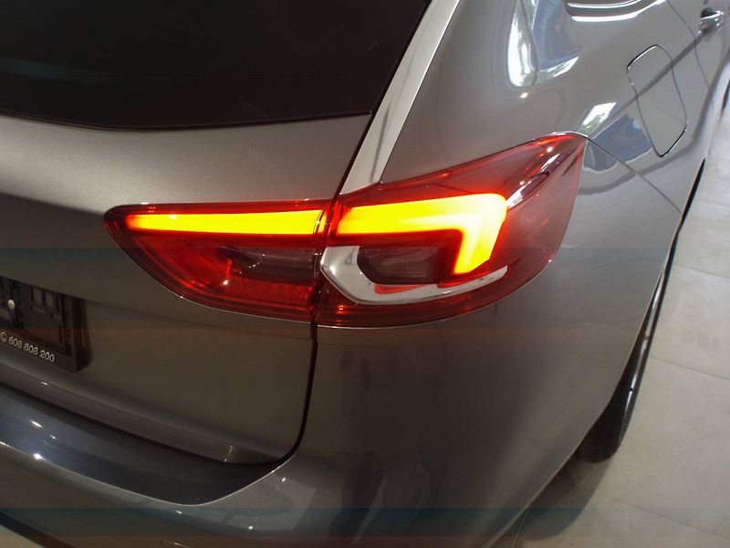 Opel Insignia Elegance Sports Tourer F 2.0 D - fotka 19 z 21