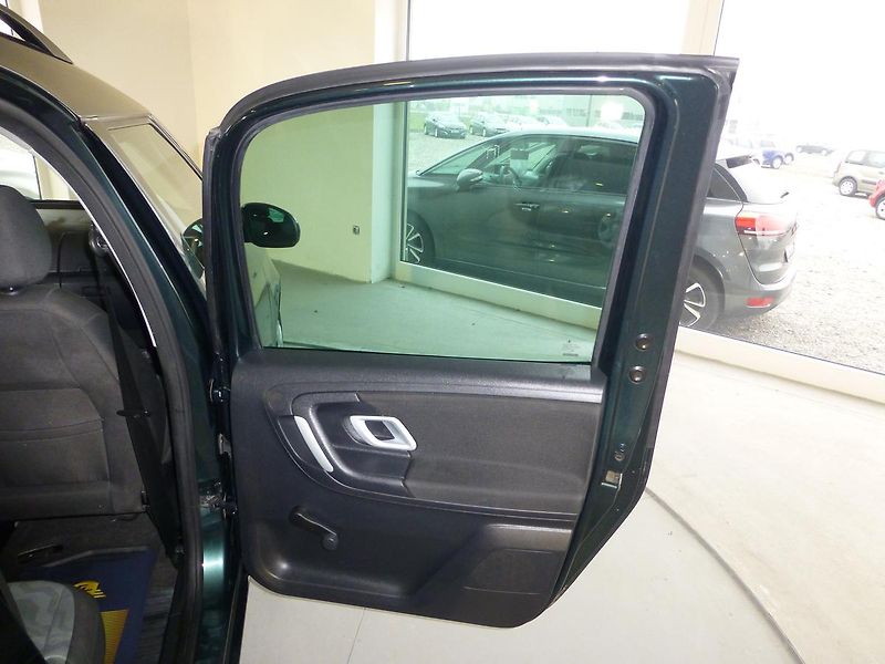 Škoda Roomster (2010) 1,4i**KLIMATIZACE***TAŽNÉ - fotka 16 z 18