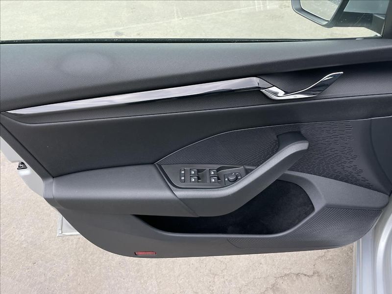 Škoda Octavia 2,0 TDI Combi Ambition Plus - fotka 14 z 22