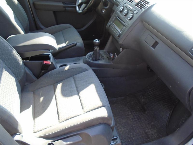 Volkswagen Touran 1,9   1,9,TDI-77KW-BEZ DPF - fotka 16 z 19