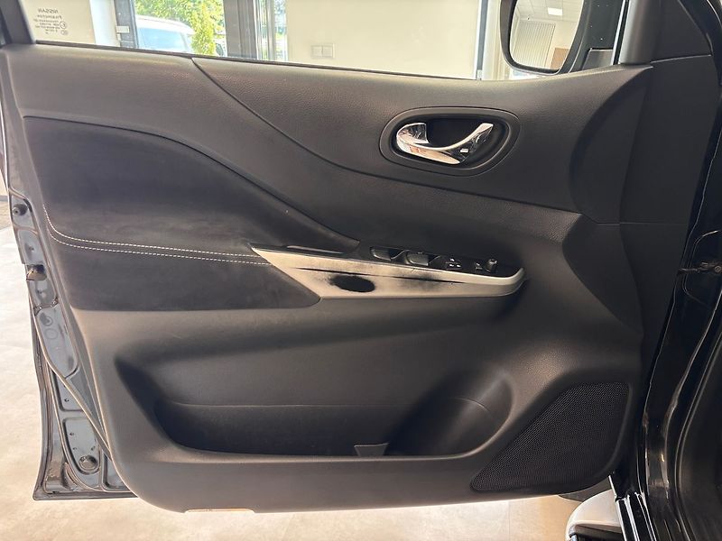 Nissan Navara 2.3 DCi Hardtop 4x4 automat - fotka 11 z 29