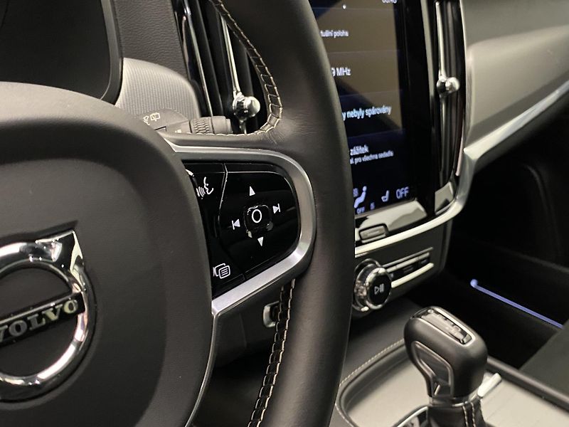 Volvo V90 D4 R-DESIGN AUT  - fotka 21 z 48