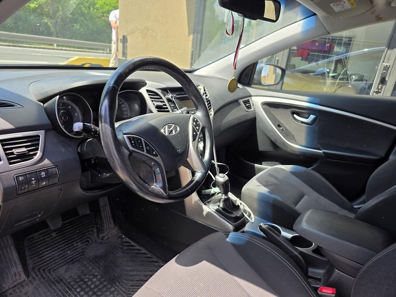 Hyundai i30 1.6-spotřeba cca 5l/100km - fotka 11 z 11