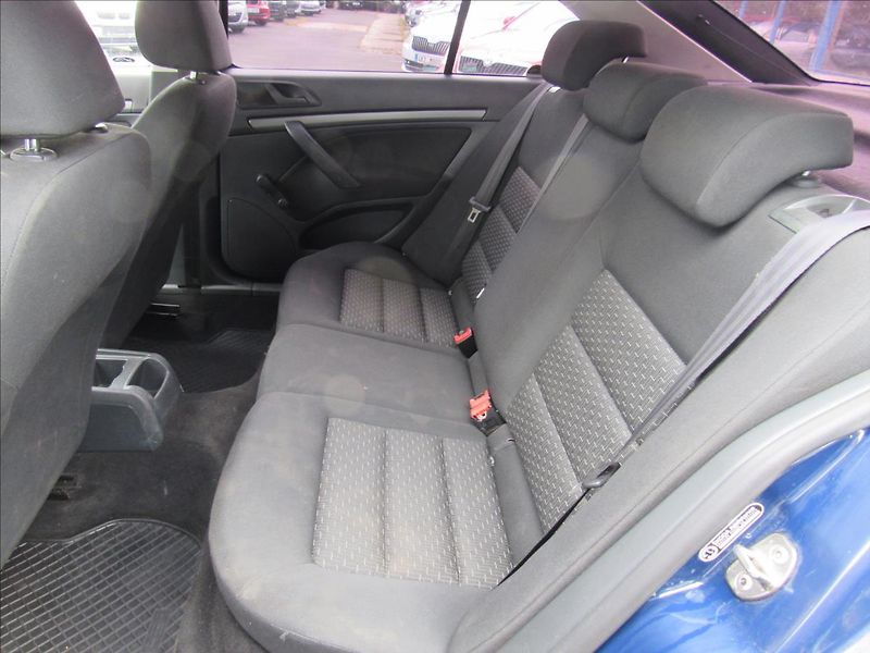 Škoda Octavia 1,6 TDi 77kW Sedan - fotka 10 z 30